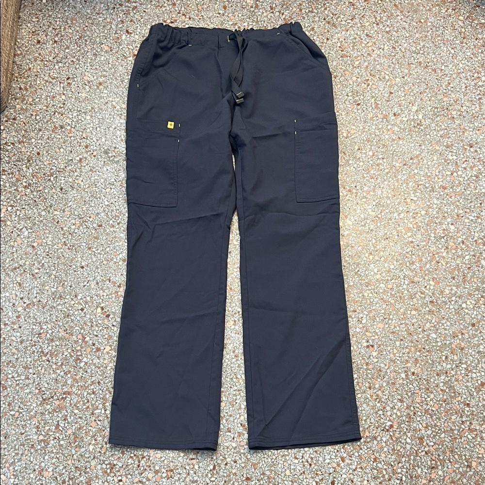 Women’s Figs Cargo Scrub Pants in grey